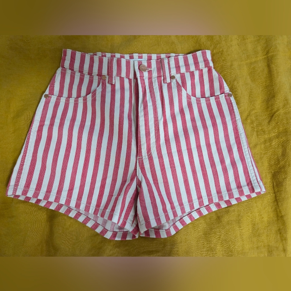 Wrangler High Waist Pink and White Shorts